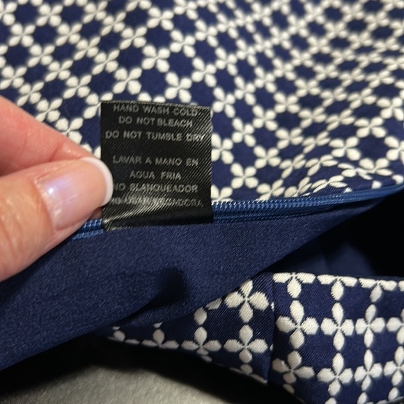 TUCKERNUCK ENGLISH FACTORY Navy Blue White Scalloped Hem Short Sz S - Picture 10 of 10